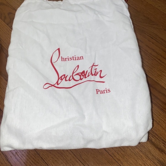 Christian Louboutin - Picture 2 of 6